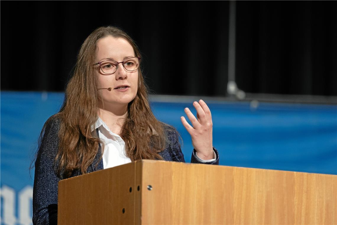 Die 26-jährige Lena Weller leitet ein staatliches Bildungszentrum in Sachsen. 