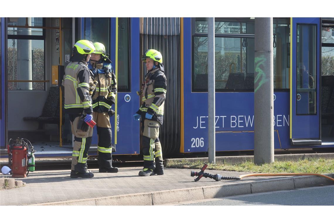 Die 46-Jährige wurde nach dem Brandanschlag am Sonntag mit lebensbedrohlichen Verletzungen in eine Klinik geflogen.