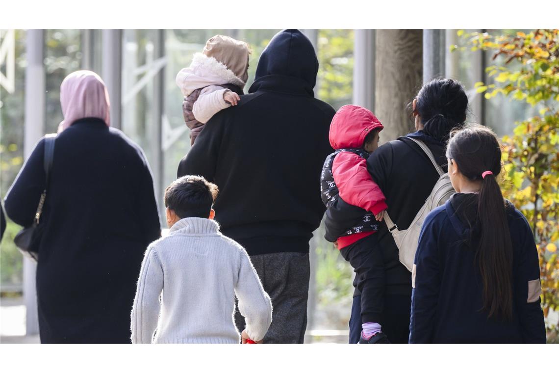 Die Abschiebung von Flüchtlingen ohne Aufenthaltsrecht gestaltet sich in der Praxis schwierig. (Symbolbild)