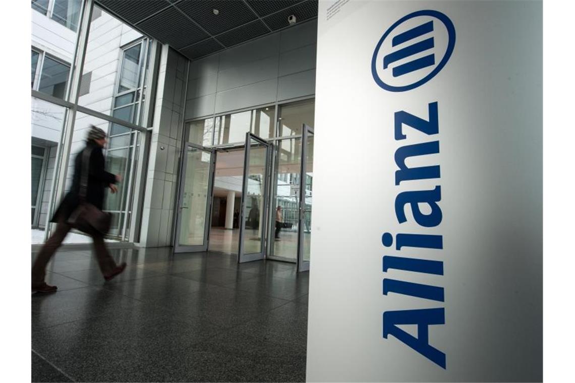 Allianz zahlt Rekordsumme für Frankfurter Bürohochhaus Die Allianz-Versicherung hat für 1,4 Milliarden Euro ein neues Büro-Hochhaus in der Frankfurter Innenstadt erworben. Foto: picture alliance / Armin Weigel/dpa