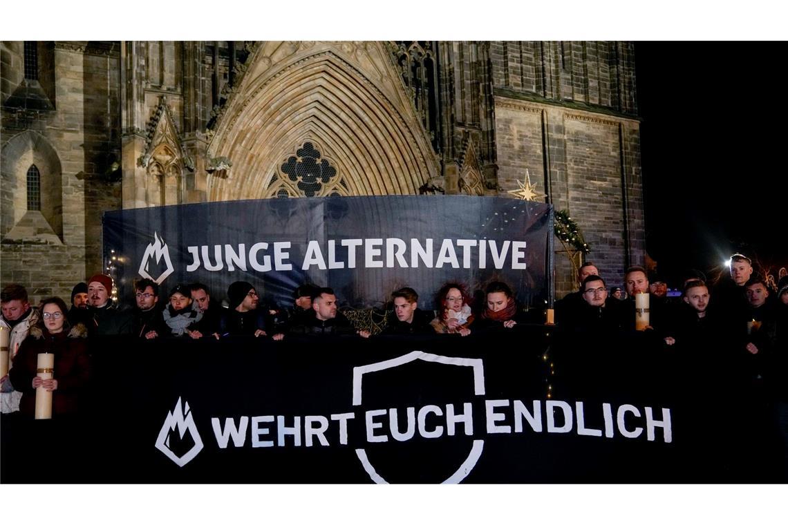 Die als rechtsextremistisch eingestufte Nachwuchsorganistation der AfD "Junge Alternative" soll von einer neu zu gründenden Jugendorganisation abgelöst werden. (Archivbild)