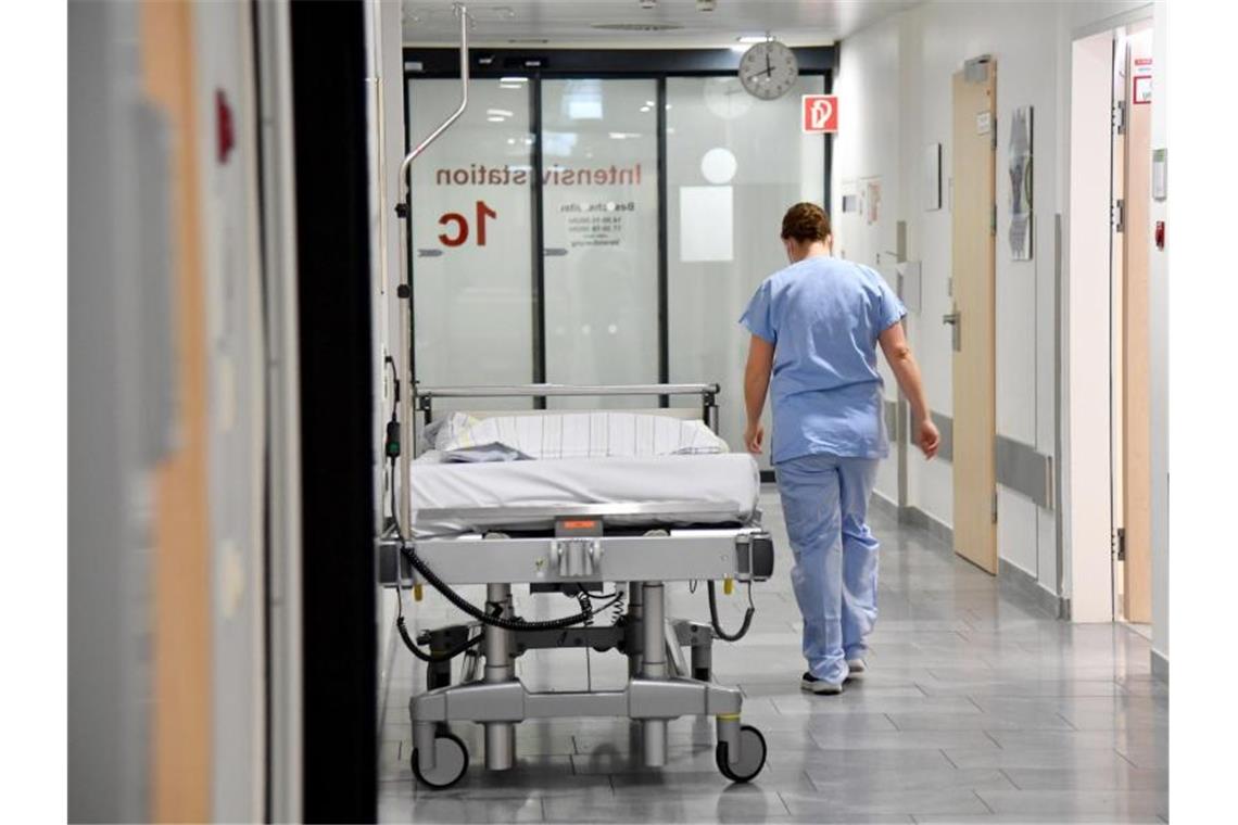 Zwei österreichische Regionen gehen Montag in den Lockdown Die am stärksten von der Pandemie betroffenen Regionen Österreichs wollen einen Lockdown für die Gesamtbevölkerung verhängen. Foto: Barbara Gindl/APA/dpa