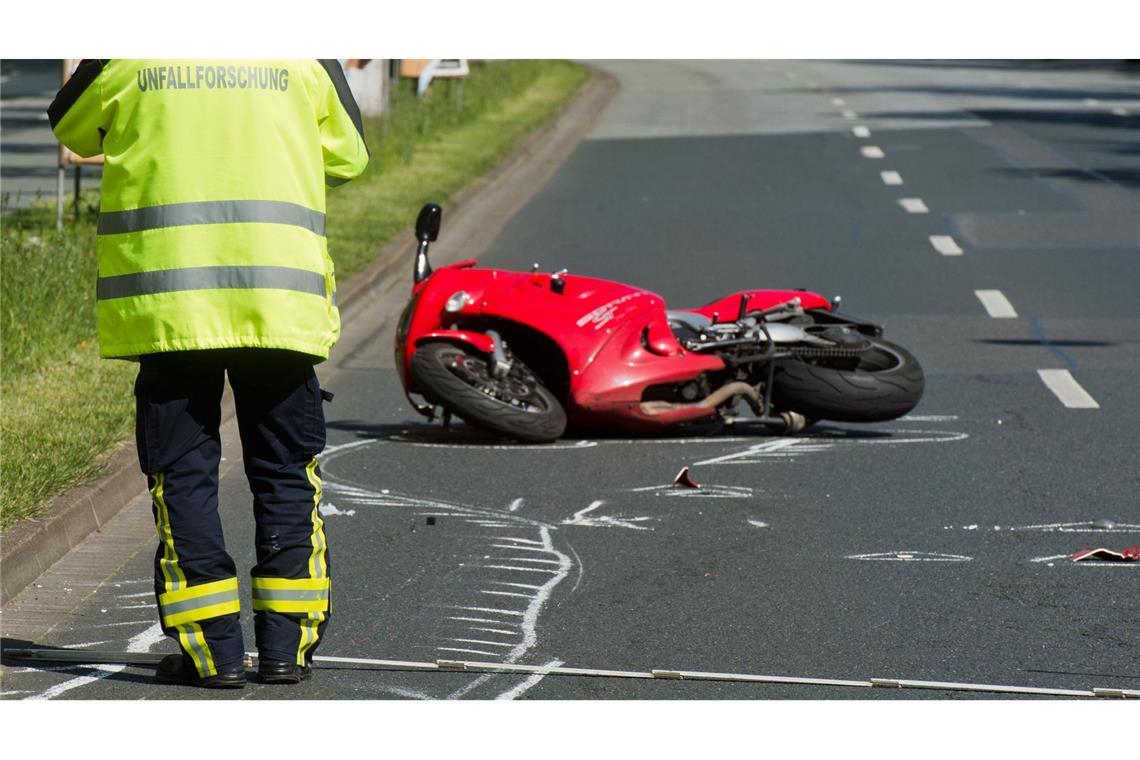 Die Anzahl der tödlich verunglückten Motorradfahrer sank in der Saison 2024 im Vergleich zur Vorsaison in Baden-Württemberg leicht. (Symbolfoto)