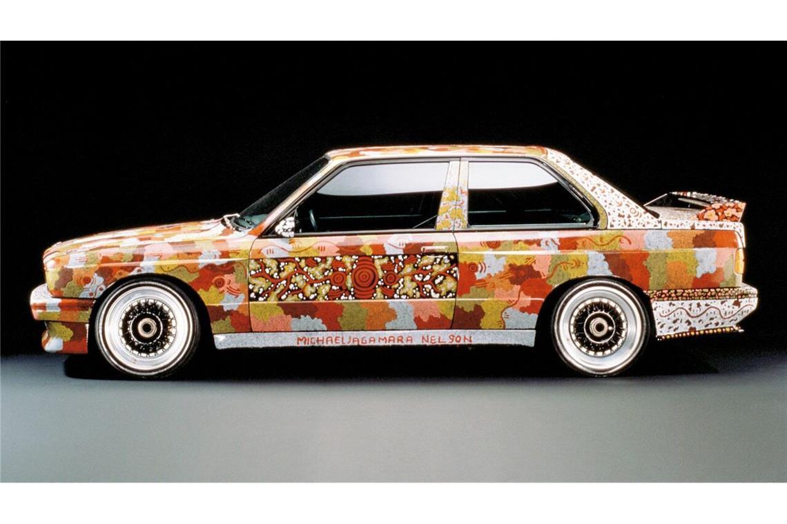 Die Art Cars von BMW: hier der M3, bemalt von Michael Nelson Jakamarra.