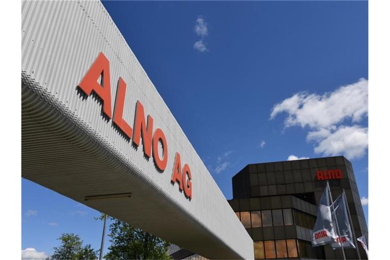 Die Aufschrift ALNO AG prangt am Haupteingang des Küchenherstellers Alno. Foto: Felix Kästle/dpa/Archivbild