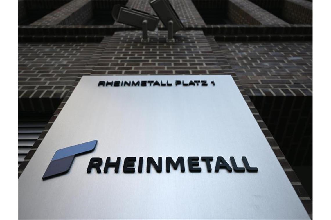 Rüstungsfirmen wollen deutlich mehr produzieren Die Aussicht auf milliardenschwere Bestellungen hat den Aktien von Rüstungsunternehmen wie Rheinmetall in einem wegen des Ukraine-Kriegs schwachen Markt Rückenwind verliehen. Foto: Federico Gambarini/dpa