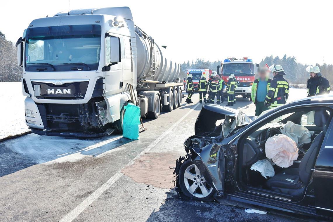 Die B14 musste nach dem Unfall etwa zwei Stunden voll gesperrt werden. Foto: Kevin Lermer/7aktuell.de