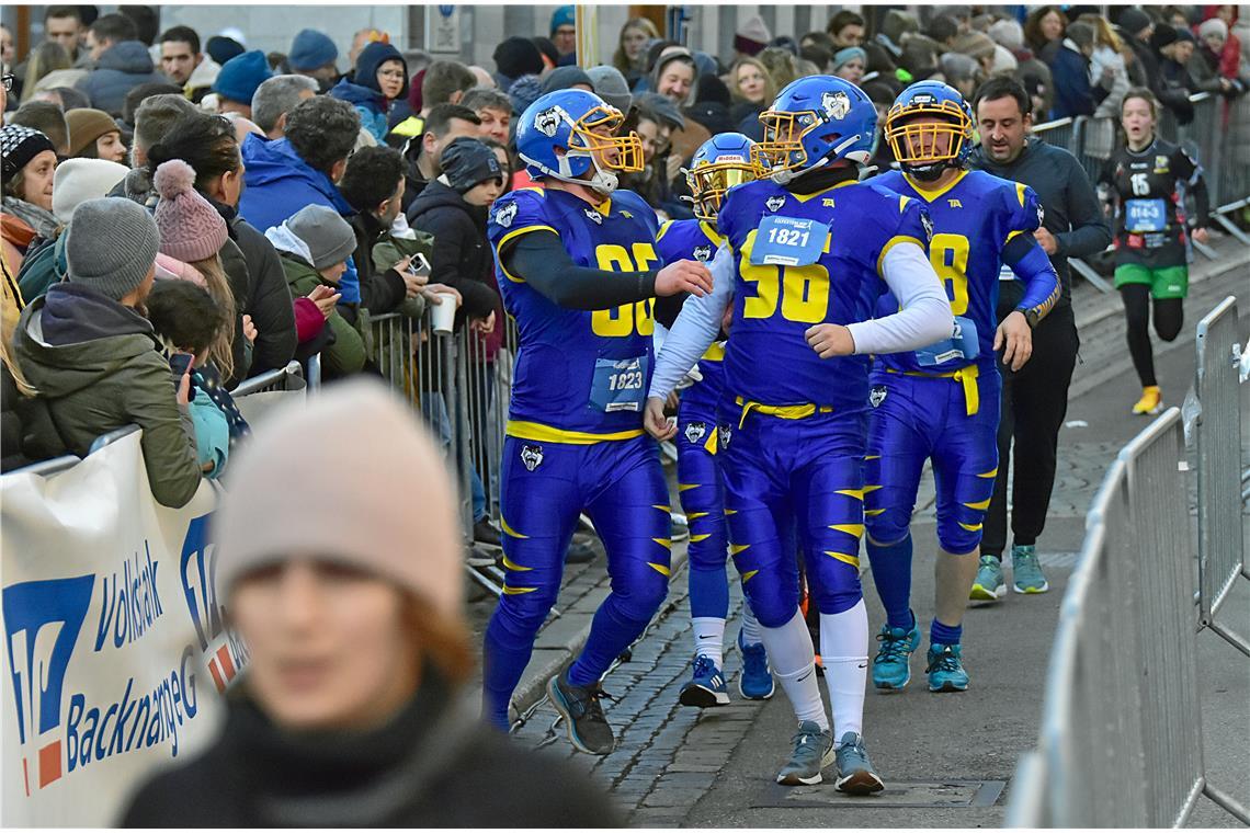 Die Backnanger Footballer beim BKZ-Lauf. Silvesterlauf 2024 in Backnang. SP