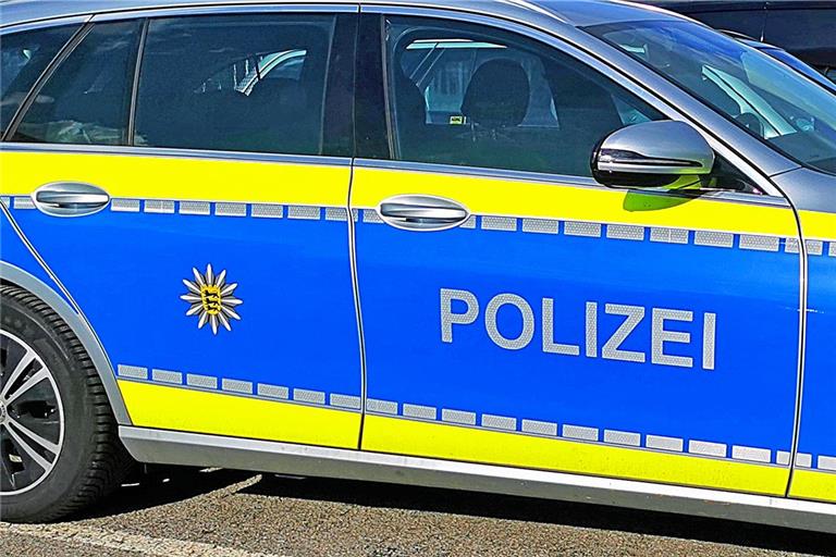 Die Backnanger Polizei sucht Zeugen im Fall eines mutwillig beschädigten Pkw. Symbolbild: Tobias Sellmaier 