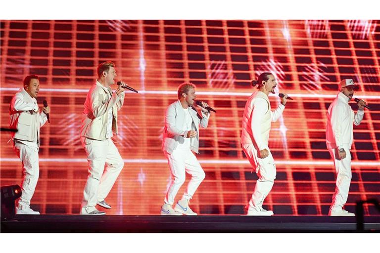 Die Backstreet Boys sind zurück. Auf dem Glücksgefühle-Festival am Hockenheimring begeistern sie mit klassischen Songs und Choreografien – wie früher.