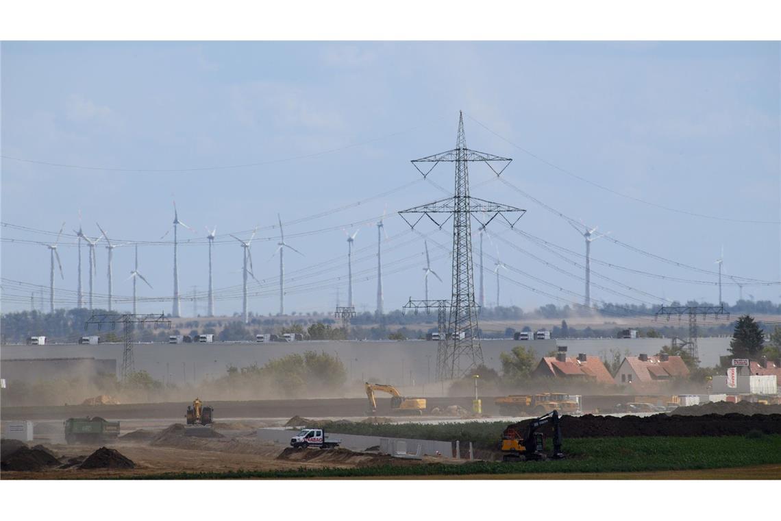 Die Bagger sind auf dem Intel-Gelände in Magdeburg bereits aktiv gewesen. (Archivbild)