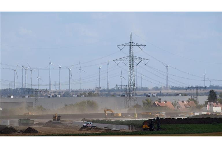 Die Bagger sind auf dem Intel-Gelände in Magdeburg bereits aktiv gewesen. (Archivbild)