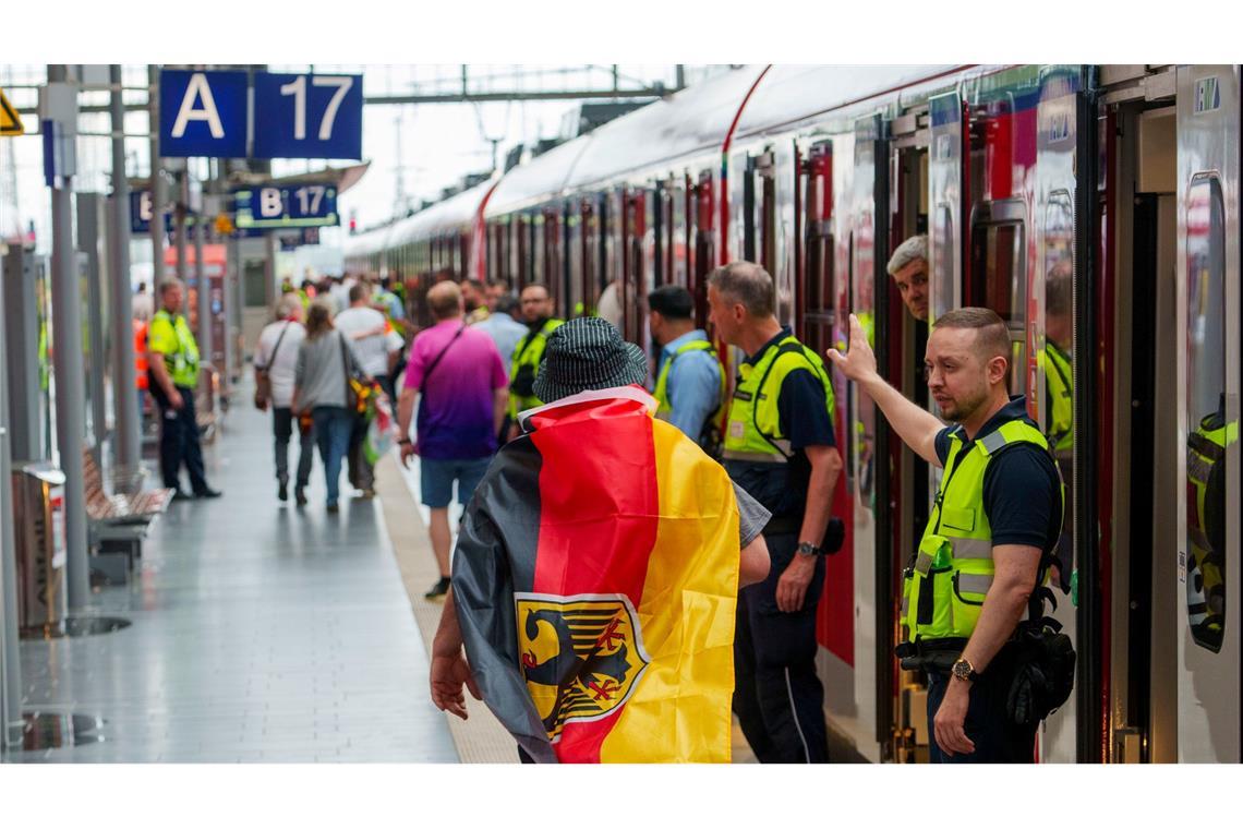 Die Bahn hat sich bei der EM aus Sicht von Verkehrsminister Wissing übernommen. (Archivfoto)