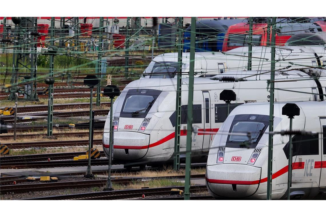 Die Bahn richtet einen neuen Direktzug von Nord nach Süd ein. (Archivbild)