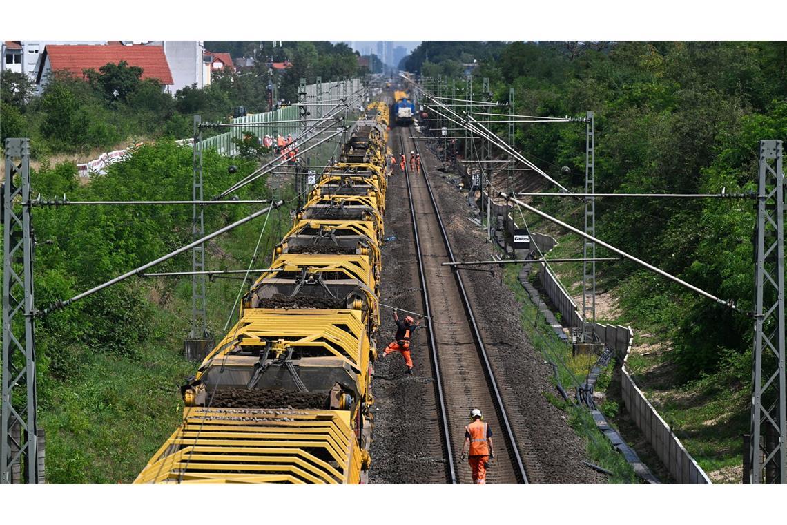 Die Bahn setzt auf der Strecke erstmals ein neues Modernisierungskonzept um.