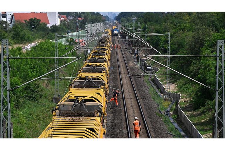 Die Bahn setzt auf der Strecke erstmals ein neues Modernisierungskonzept um.