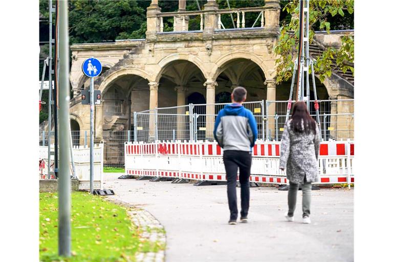 Die Baustelle im Schlossgarten zieht sich vor der Lusthausruine hin.