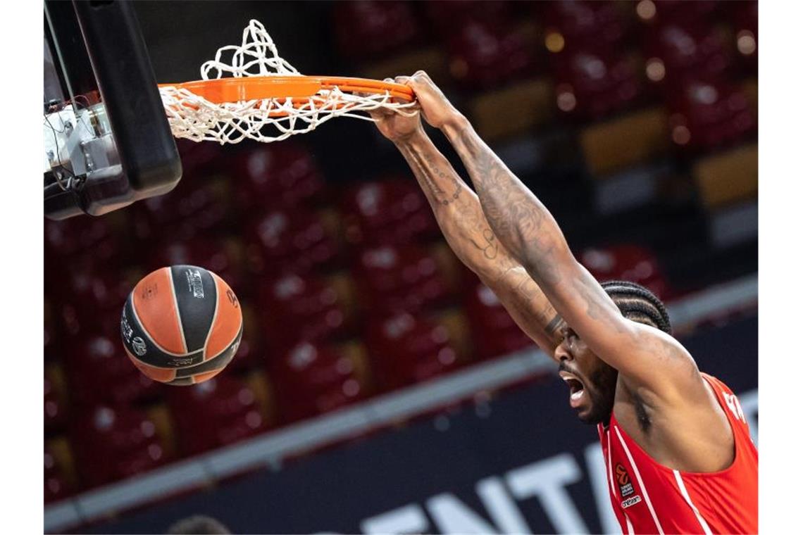 Bayerns Basketballer überraschen - Alba verliert Die Bayern um Jalen Reynolds gewannen in Moskau. Foto: Matthias Balk/dpa