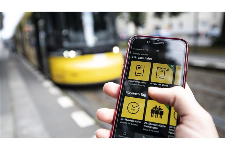 Die Behindertenbeauftragte Christine Braunert-Rümenapf  kritiserte die Fahrinfo-App der BVG. (Symbolbild)