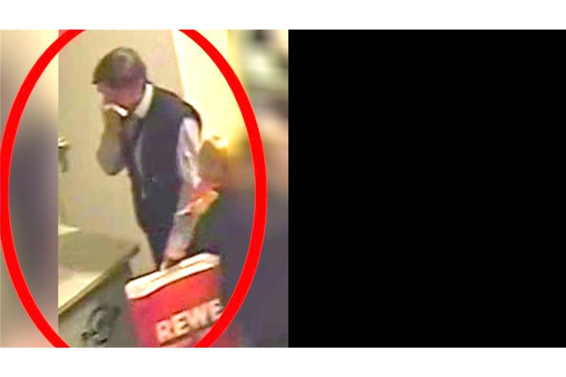 Die Bilder einer Überwachungskamera zeigen angeblich den Ex-RAF Terroristen Ernst-Volker-Staub, der vergeblich versucht einen Geldboten zu überfallen.