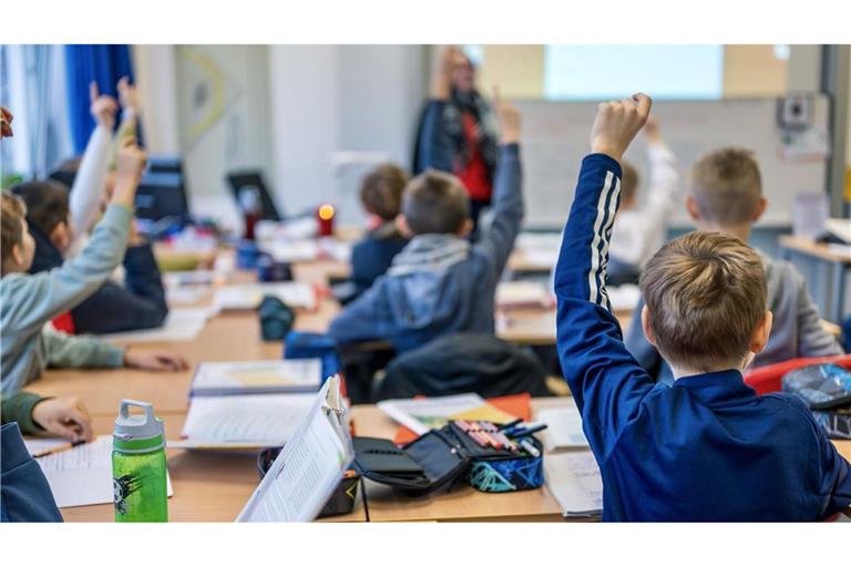 Die Bildungsverbände rechnen mit rund 28.000 zusätzlichen Schülern in Baden-Württemberg in den nächsten beiden Schuljahren. (Symbolbild)