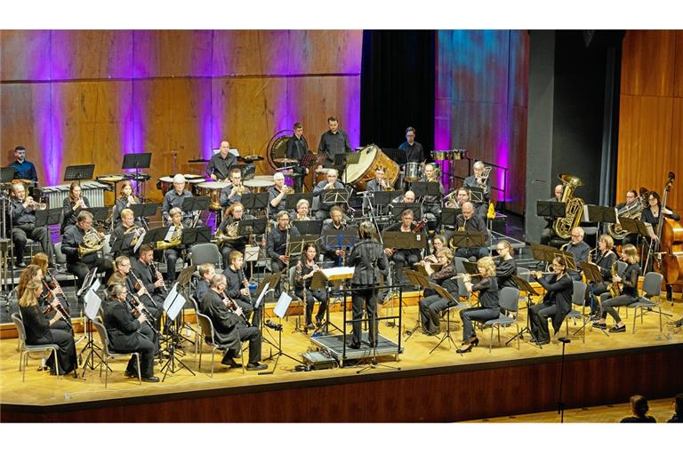 Die Bläserphilharmonie Rems-Murr war am Sonntagabend zu Gast im Bürgerhaus. Foto: Alexander Becher