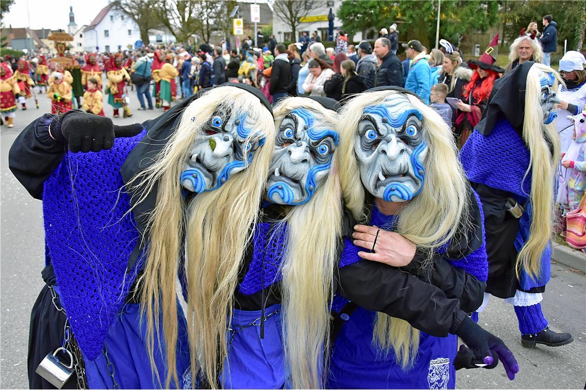 Die blauen Quellahexa aus Rietenau sind die jüngste Faschingsgesellschaft. Gegrü...