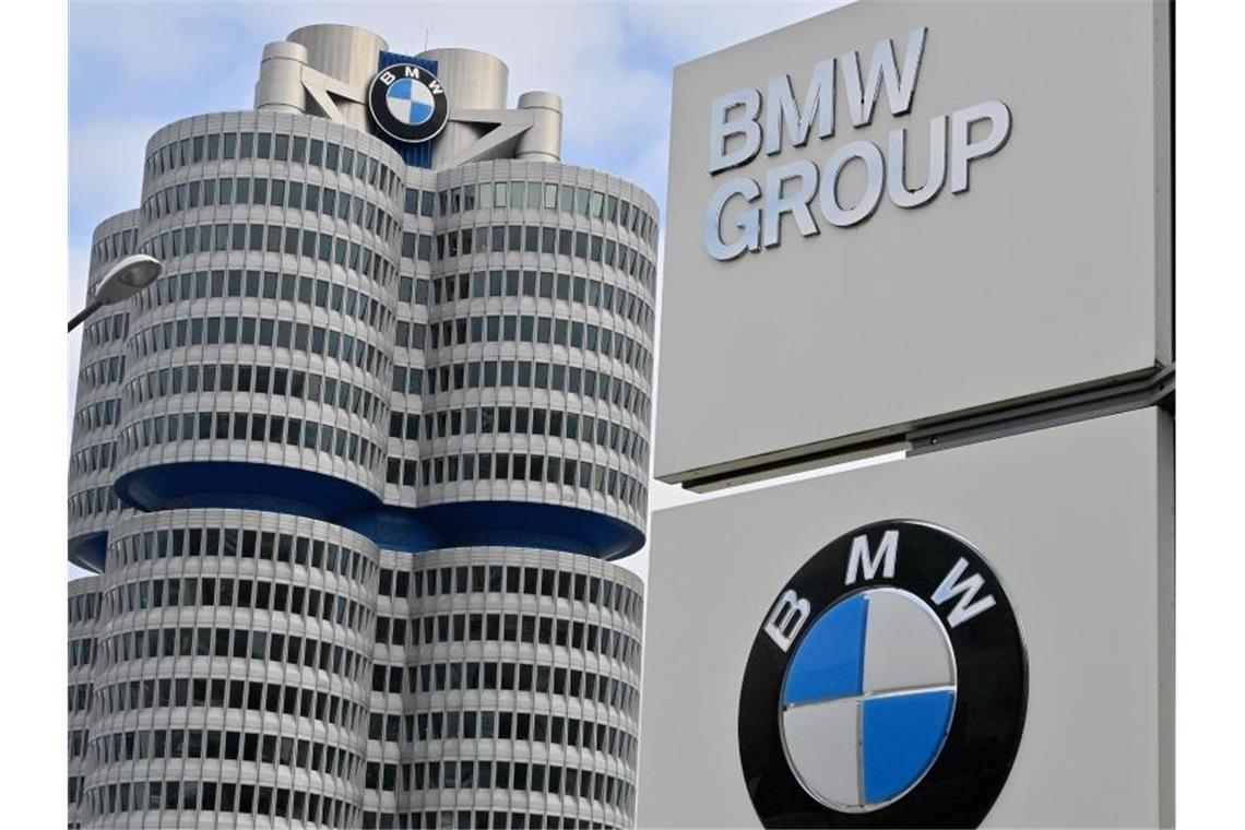 Die BMW Konzernzentrale in München. Das Unternehmen legt seinen Geschäftsbericht vor. Foto: Peter Kneffel/dpa