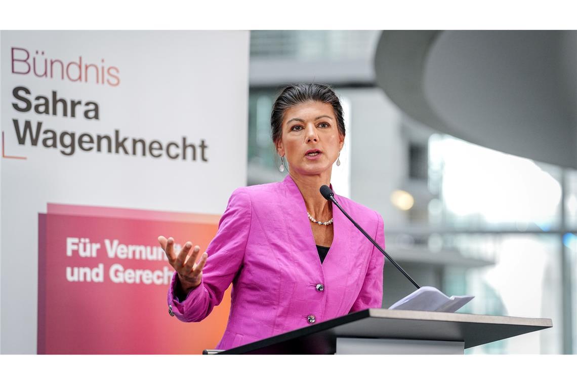 Die BSW-Chefin Sahra Wagenknecht kritisiert die jüngste Bundestagsrede von CDU-Chef Friedrich Merz zur Ukraine-Politik scharf. (Archivbild)