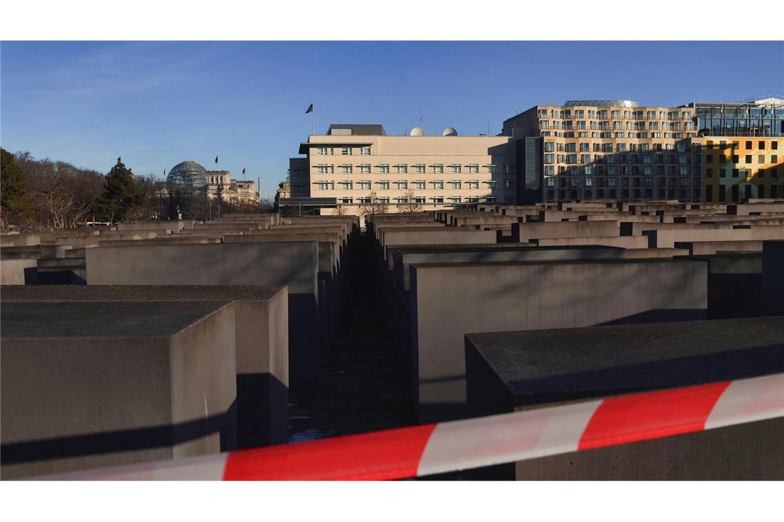 Die Bundesanwaltschaft hat die Ermittlungen zu einer Messerattacke am Holocaust-Denkmal übernommen.