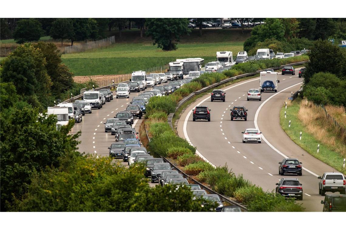 Die bundeseigene Autobahngesellschaft hat ein Sparprogramm angekündigt. (Symbolbild)