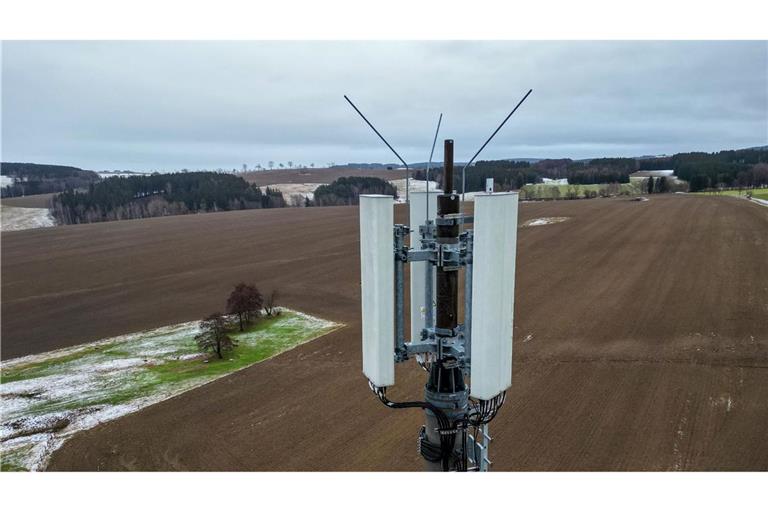 Die Bundesnetzagentur möchte den Ausbau eines flächendeckenden Handynetzes in Deutschland vorantreiben.