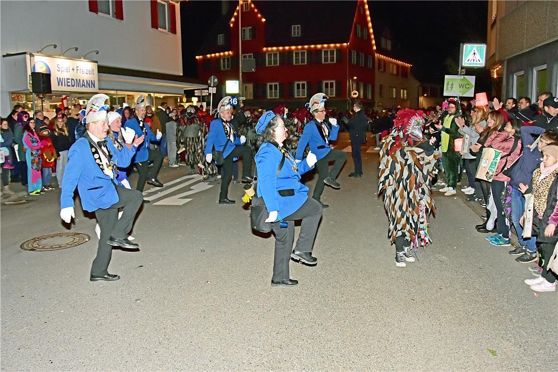 Die Burgstettener Narren werden in Murrhardt zum Tanz gebeten. Murreder Nachtumz...