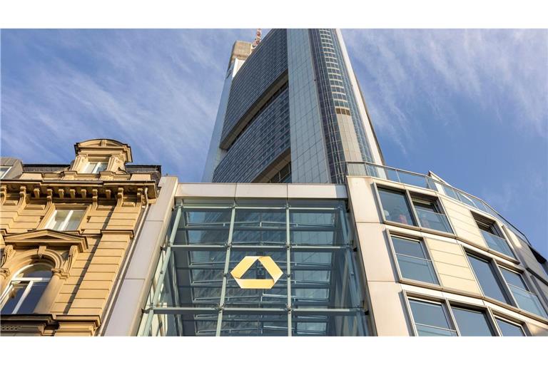 Die Commerzbank mietet ein neues Hochhaus im Frankfurter Finanzviertel (Archivbild)