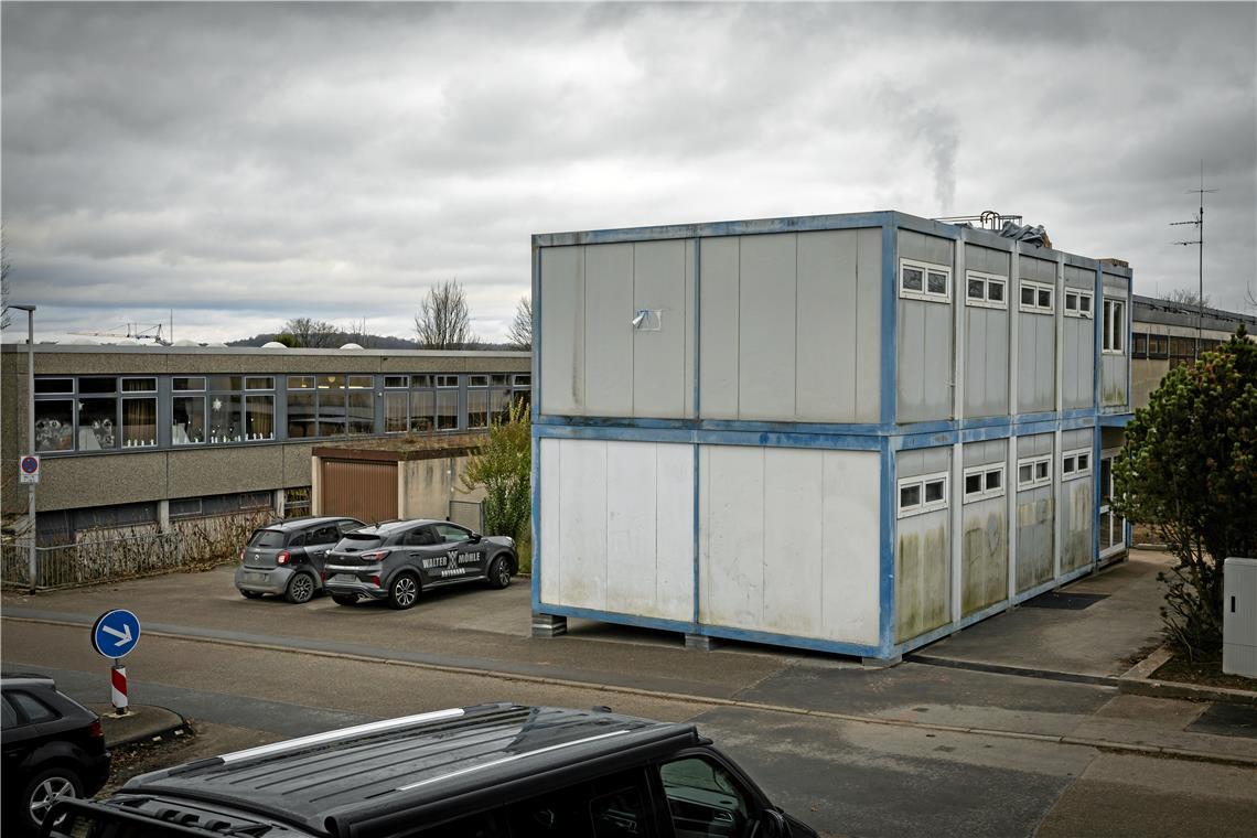 Die Containerklassenzimmer wurden im Sommer eigentlich für die Phase der Bauarbeiten rund um die Aufstockung der Conrad-Weiser-Schule angeschafft. Angesichts der fehlenden Räumlichkeiten können sie aber auch beim Normalbetrieb weiterhelfen. Foto: Alexander Becher