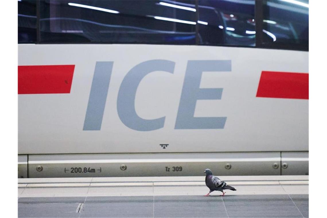 Kabelschacht brannte: Bahnstrecke Hamburg-Berlin gesperrt Die Deutsche Bahn hat wieder Probleme mit der Strecke zwischen Hamburg und Berlin. Foto: Annette Riedl/dpa