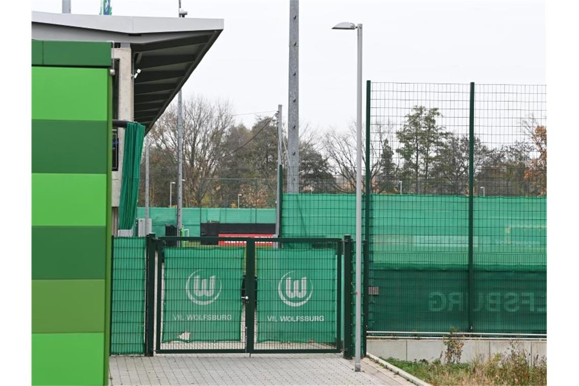 Corona-Schreck für Flick: Fall Süle bringt nächsten Wirbel Die deutsche Fußball-Nationalmannschaft wird am Dienstagnachmittag in Wolfsburg trainieren. Foto: Swen Pförtner/dpa