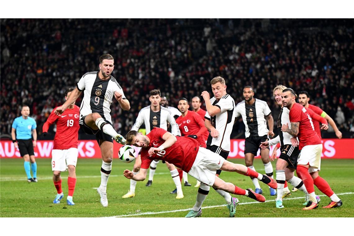 Die deutsche Nationalmannschaft zeigte keine guten Leistungen zuletzt. Anders als die Türkei, die sich wiedermal für ein großes Turnier qualifiziert hat.