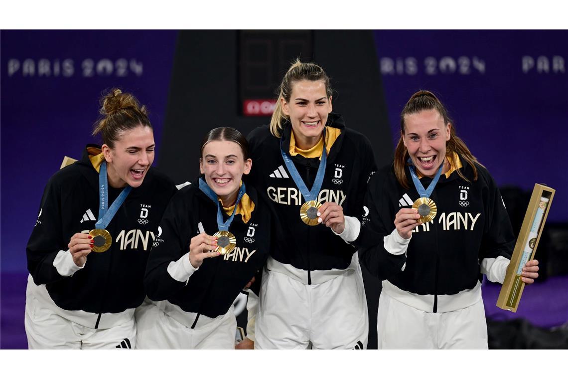 Die deutschen 3x3-Basketballerinnen haben ein herausragendes Turnier gekrönt und sensationell Olympia-Gold gewonnen.