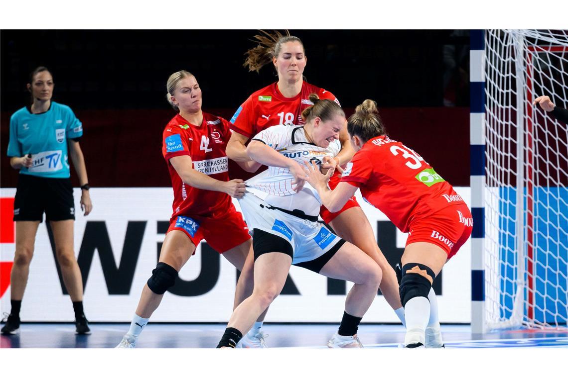 Die deutschen Handballerinnen haben das EM-Hauptrundenspiel gegen Dänemark verloren.