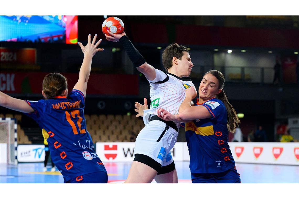 Die deutschen Handballerinnen haben das EM-Vorrundenspiel gegen die Niederlande verloren.