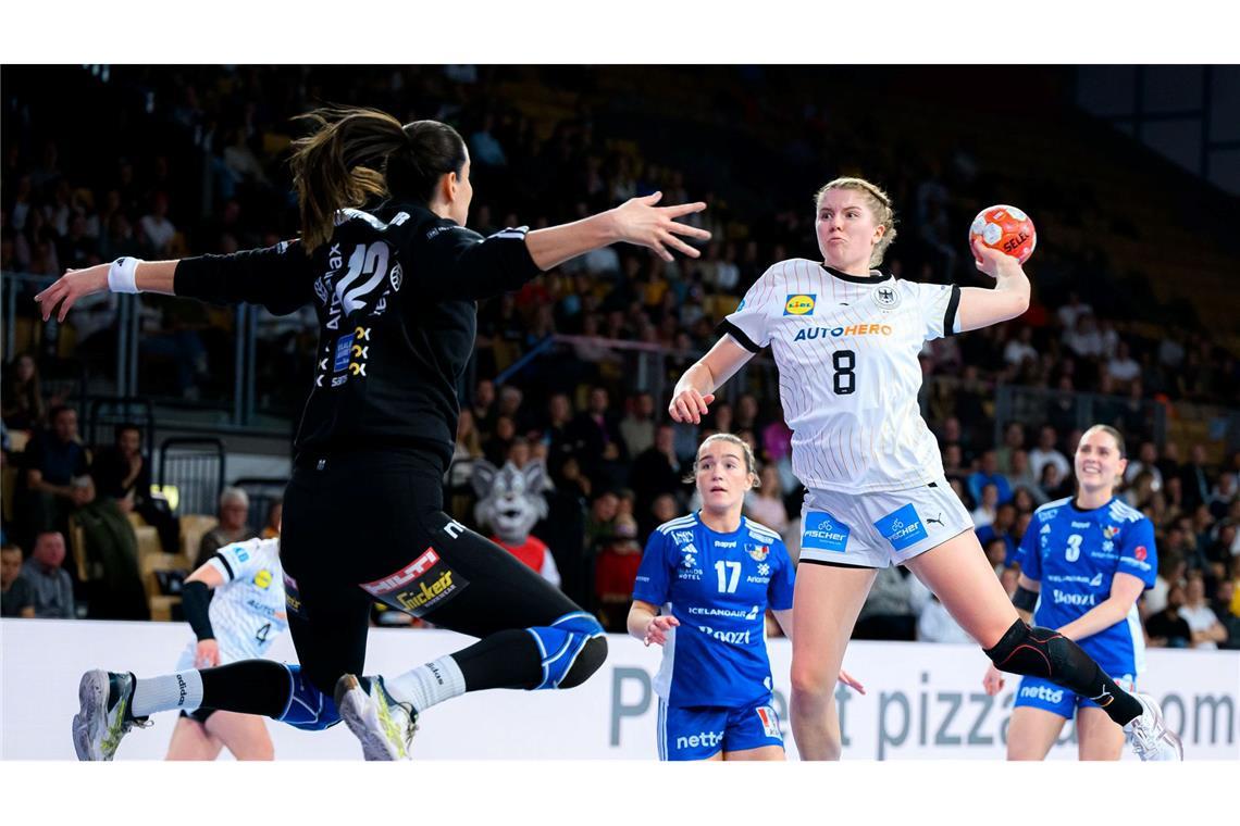 Die deutschen Handballerinnen stehen nach dem Sieg gegen Island in der EM-Hauptrunde.