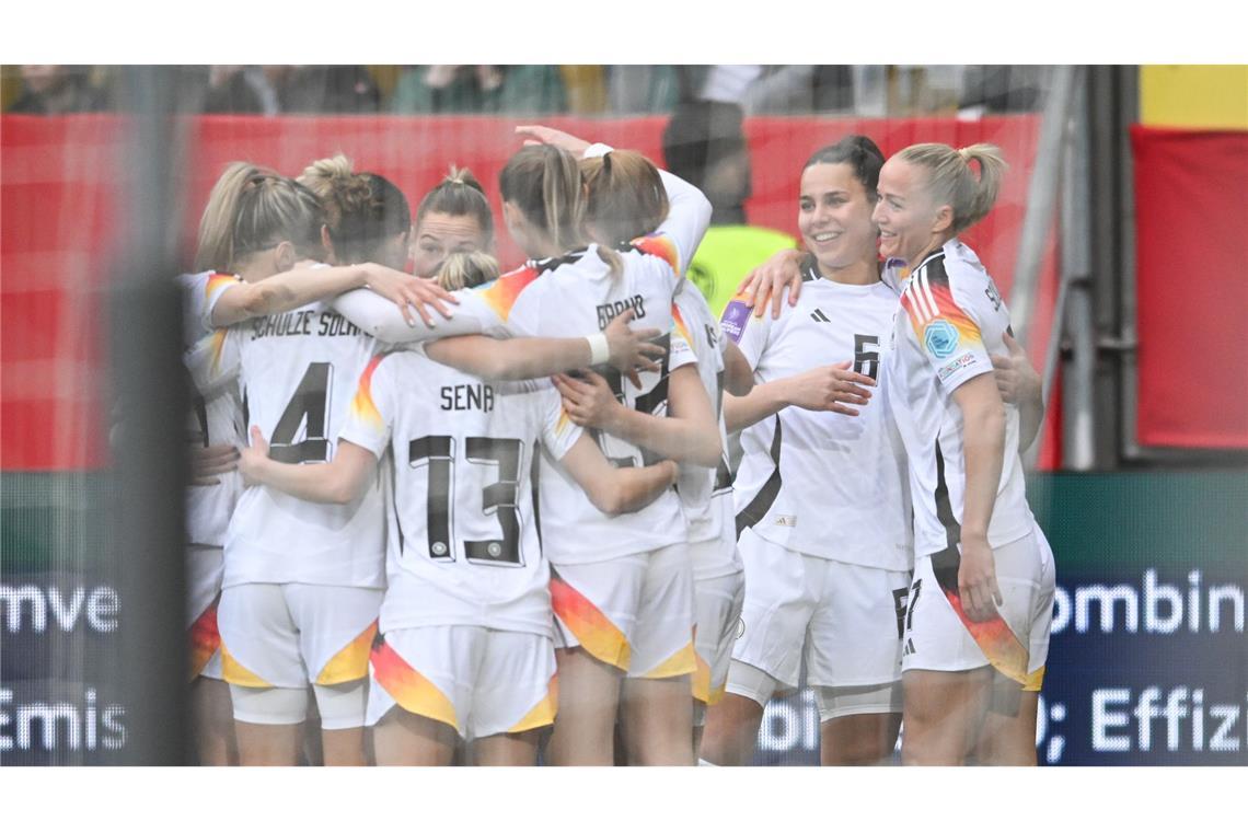 Die DFB-Frauen feierten im zweiten EM-Qualifikationsspiel den zweiten Sieg.