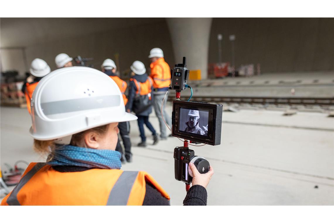 Die Dreharbeiten laufen auf der aktiven Baustelle.