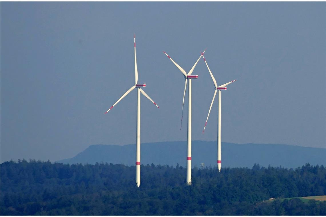 Die drei Windräder am Goldboden bei Winterbach sind weit und breit die einzigen, die bisher vom Plan zur Wirklichkeit wurden. Archivfoto: Gabriel Habermann