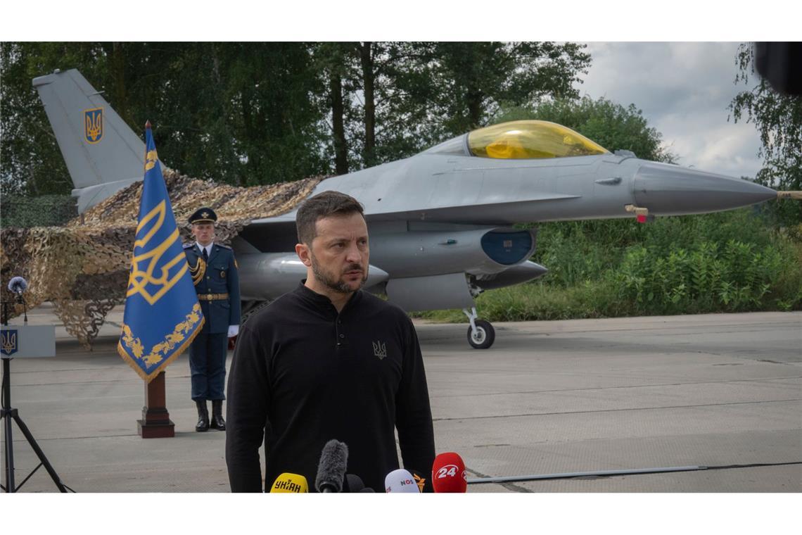 Die ersten Kampfjets F-16 fliegen bereits über der Ukraine, weitere sollen dazukommen. (Archivbild)