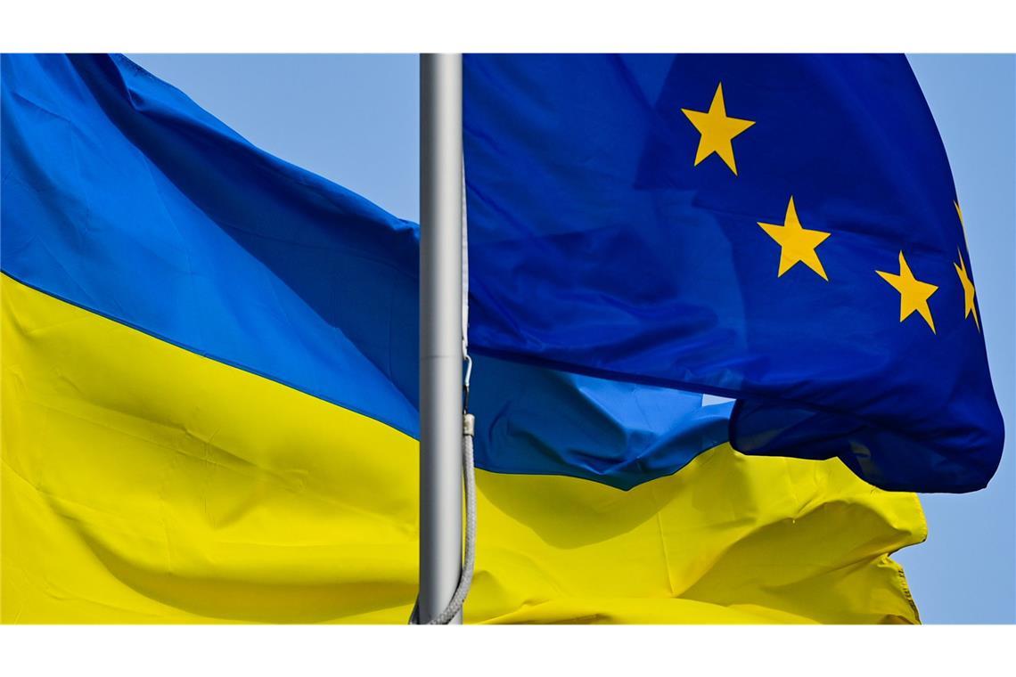 Die EU-Staaten haben sich auf Finanzierung von Waffen für die Ukraine geeinigt.