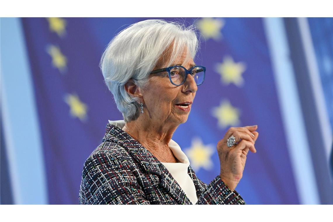 Die EZB rund um Präsidentin Christine Lagarde hat es nicht eilig mit der Zinswende und lässt die Leitzinsen konstant.