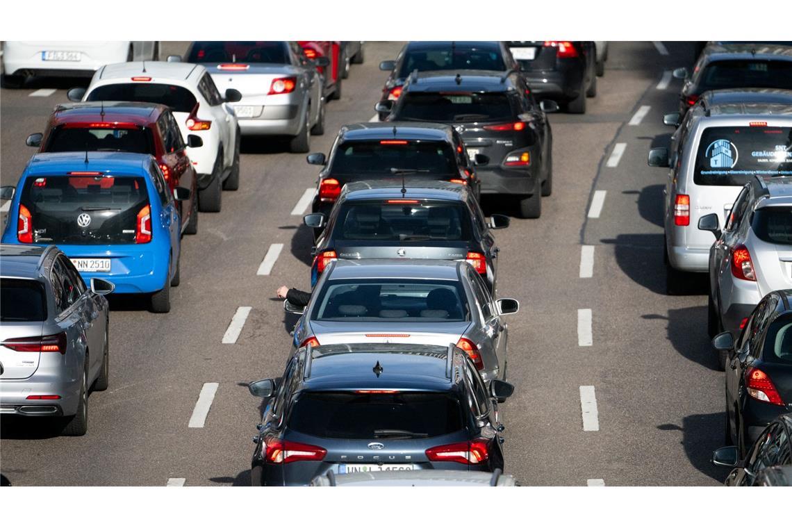 Die Fahrzeugdichte auf Deutschlands Straßen ist wieder gestiegen.