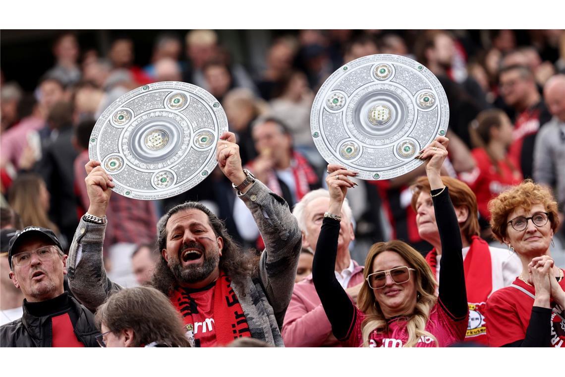 Die Fans in Leverkusen jubelten schon vor Abpfiff über die Meisterschaft.